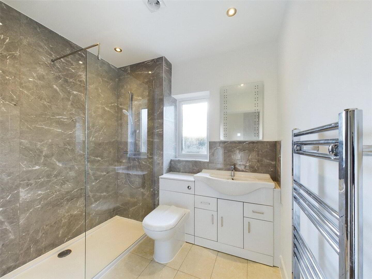 Alternative bathroom layout from the Cove range